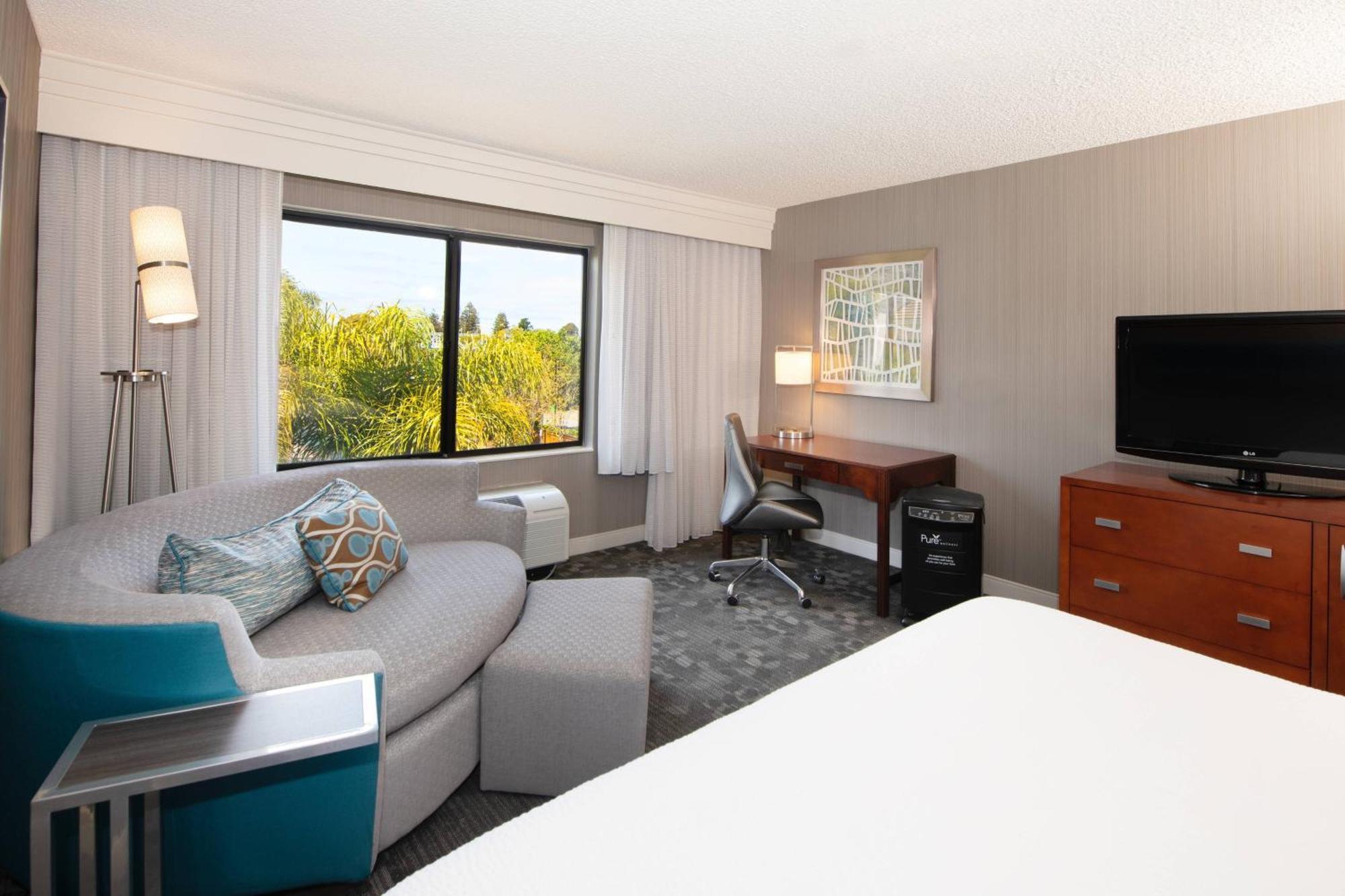 Courtyard By Marriott Oakland Airport Hotel Exterior foto