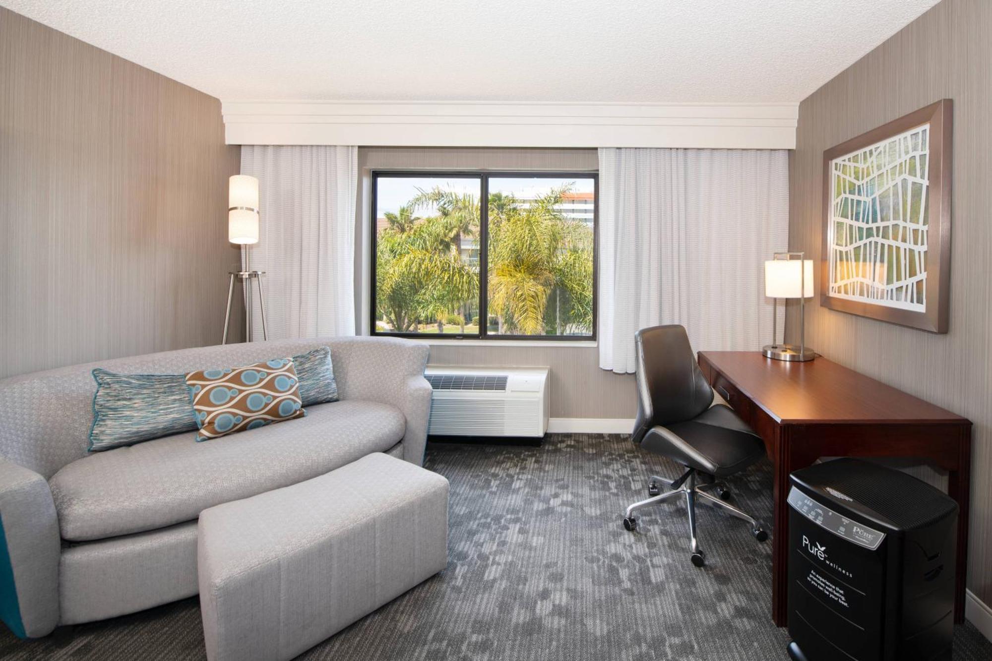Courtyard By Marriott Oakland Airport Hotel Exterior foto