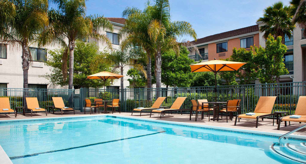 Courtyard By Marriott Oakland Airport Hotel Exterior foto